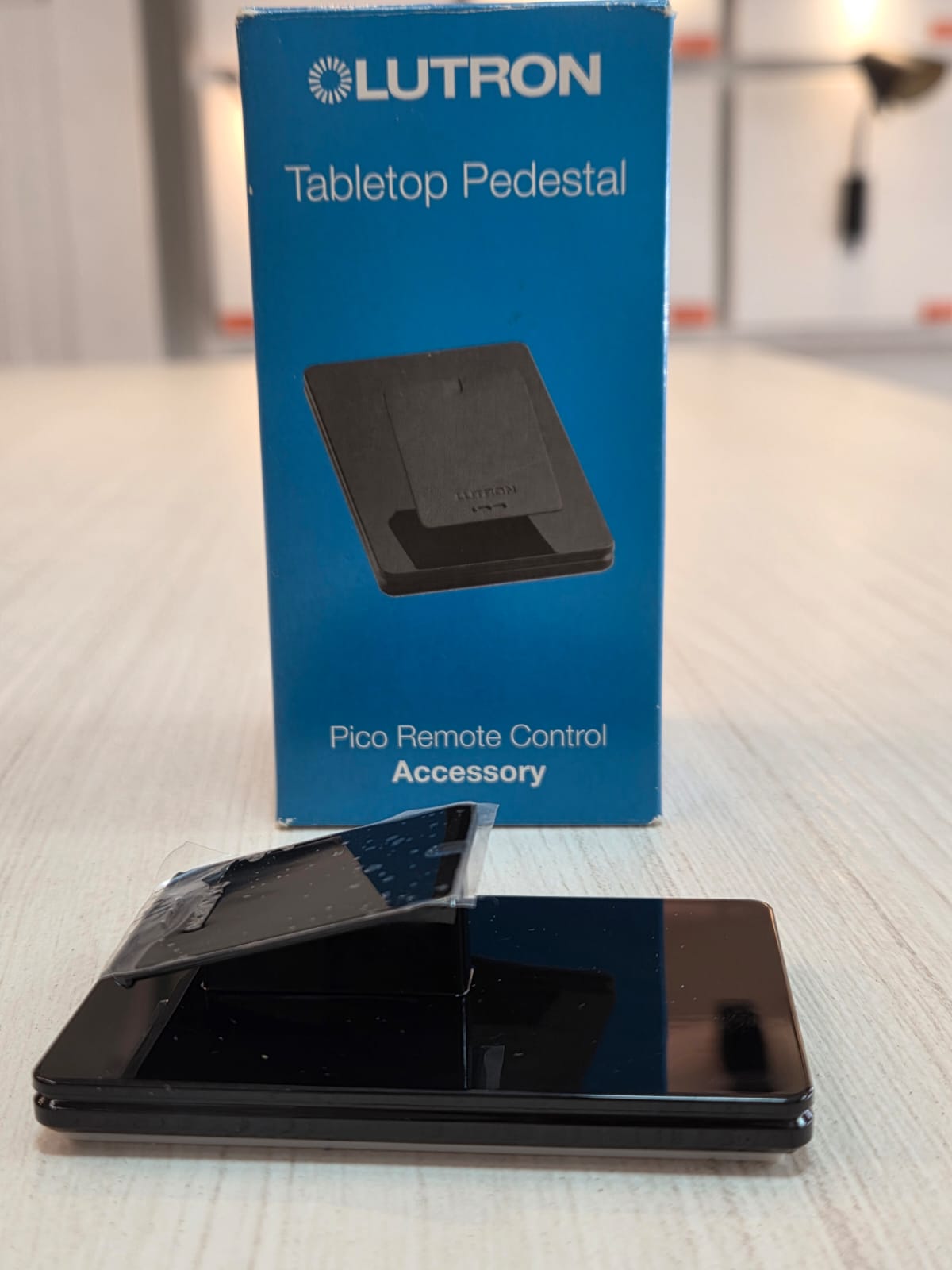 Lutron. Pedestal para control Pico