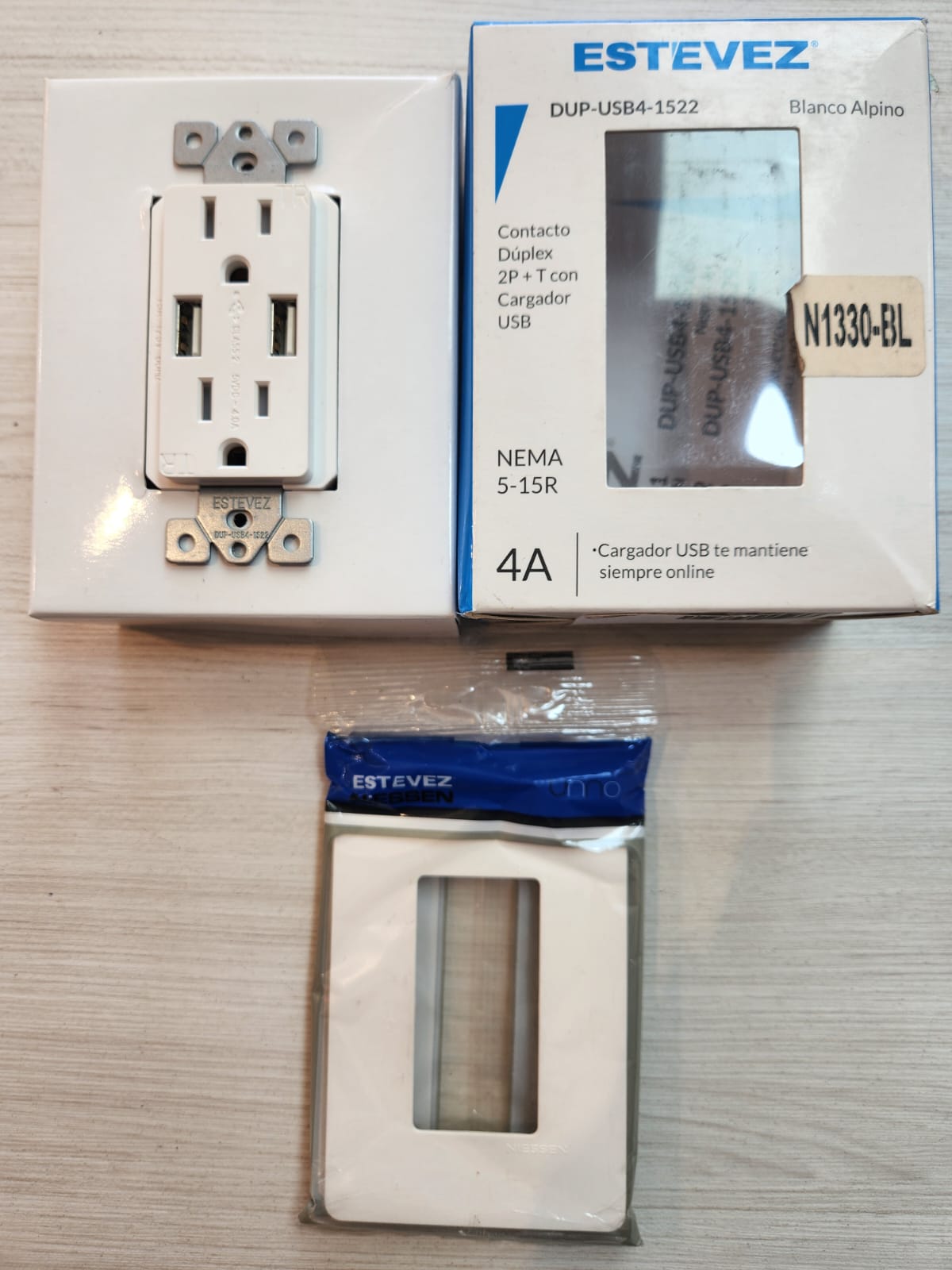 Contacto con cargador USB